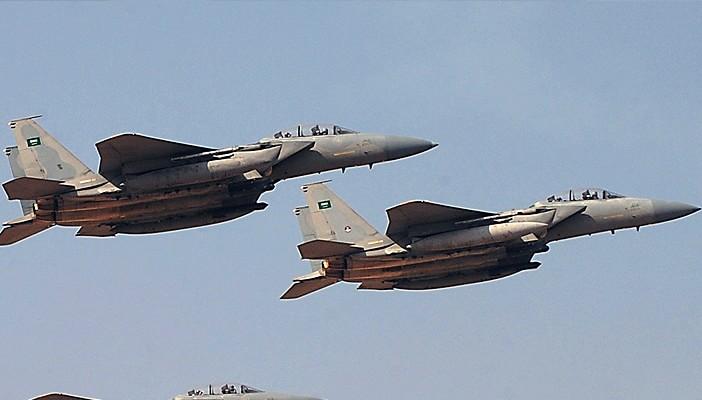 بالفيديو.. اللقطات الأولى لعملية عاصفة الحزم ضد الحوثيين في اليمن