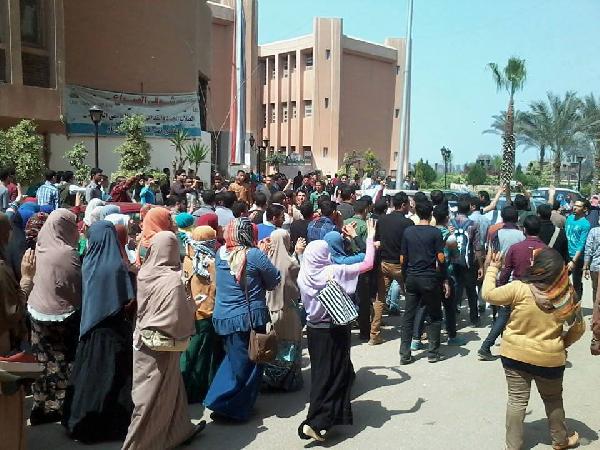 مسيرة حاشدة لطلاب المجمع النظري بجامعة المنوفية