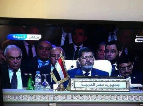 بالفيديو..الرئيس مرسي لم يكن نائما بالقمة العربية