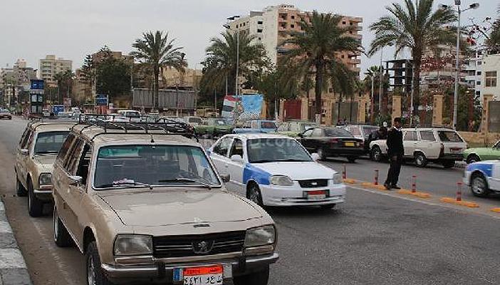 اعتصام سائقي البيجو أمام ديوان محافظة بورسعيد