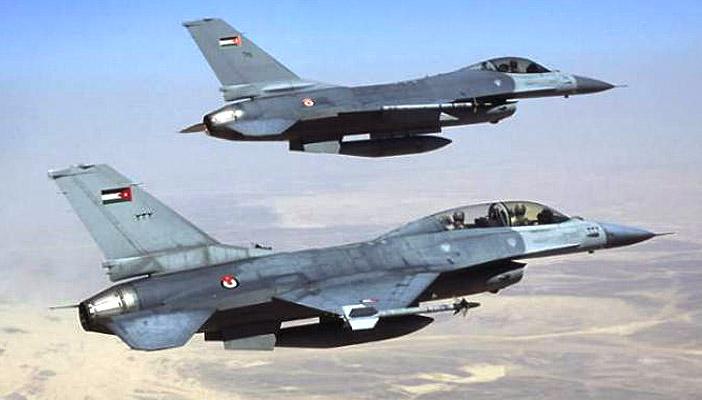 طيران “عاصفة الحزم” يستهدف مطار الحديدة العسكري