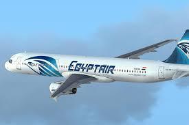 القبض على 3 ركاب بمطار القاهرة يشتبه في علاقتهم بمختطف الطائرة