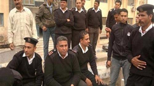 حبس ثلاثة أمناء شرطة اعتدوا على ضابط جيش