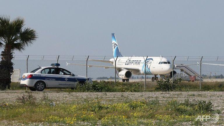 خبير ملاحي: اقتحام الطائرة المصرية في قبرص ليس قرارًا صائبًا