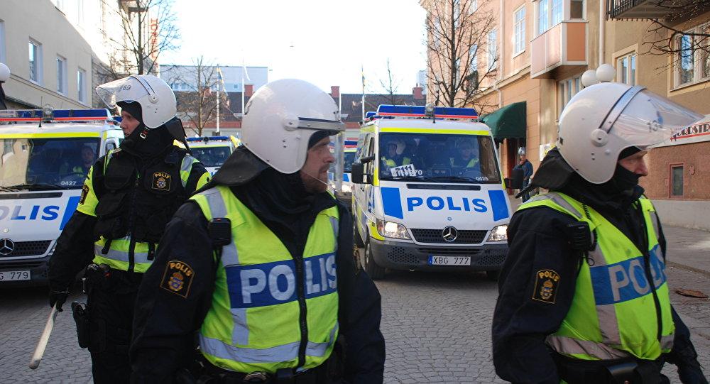 عنصريون في السويد يعتدون على مسلم ملتحٍ ويكسرون فكه وأسنانه