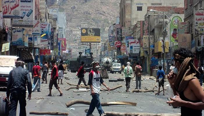 منظمة حقوقية تُحمل الحوثيين مسؤولية قتل المتظاهرين بتعز