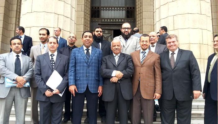 الأسواني ينتقد عزل القضاة بسبب معارضتهم للنظام