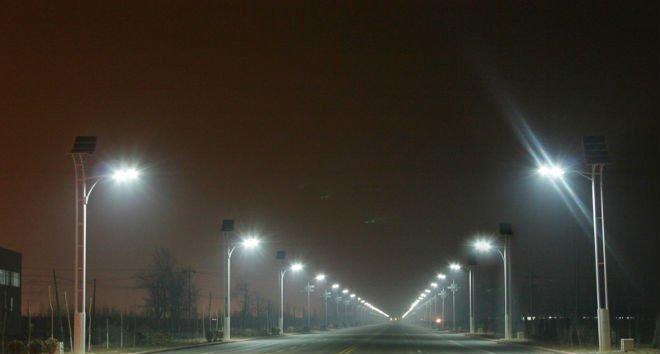 محافظ القليوبية يزيل أعمدة الإنارة من الطرق لمنع سرقة الكهرباء