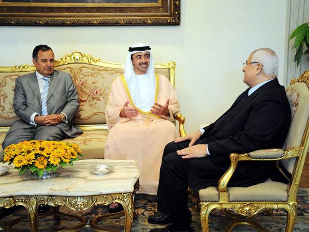 وفد إعلامي إماراتي يزور مدرسة ثانوية تحت الإنشاء