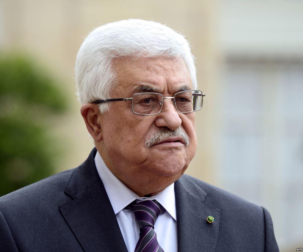 عباس لتليفزيون الاحتلال: نعمل على وقف هجمات السكاكين ضد الإسرائيليين