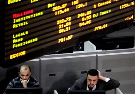 البورصة تواصل التراجع ومؤشرها يخسر 7796 نقطة بداية تعاملات اليوم