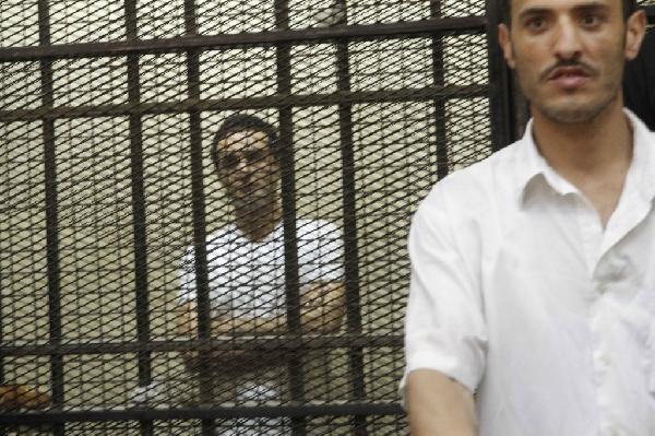 رفع جلسة محاكمة دومة و268 متهمًا فى أحداث “مجلس الوزراء” للقرار