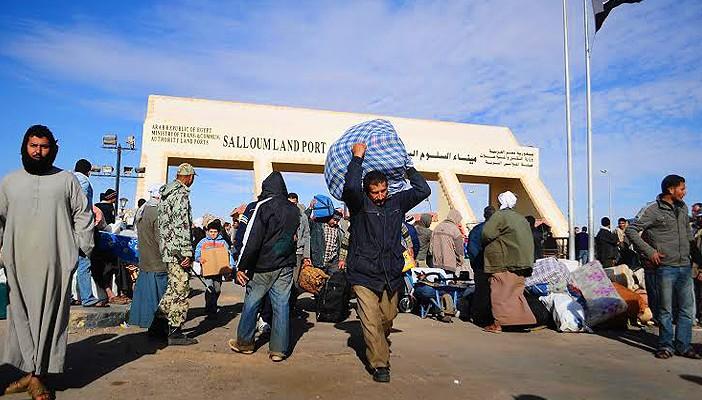 عودة 297 مصريًا من ليبيا عبر منفذ السلوم