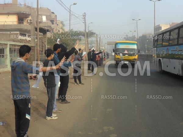 سلسلة بشرية لتحالف دعم الشرعية في بلبيس رفضا لحكم العسكر