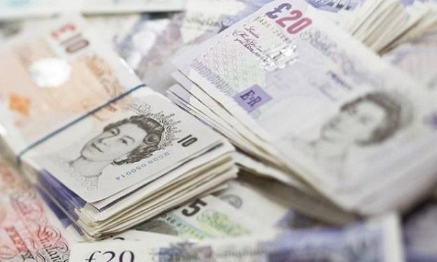 الدولار يستقر عند 6.99 جنيه للبيع والإسترليني يواصل ارتفاعه