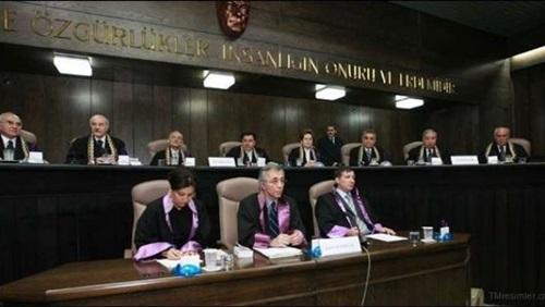 المحكمة العليا التركية تأمر برفع فوري للحظر على تويتر