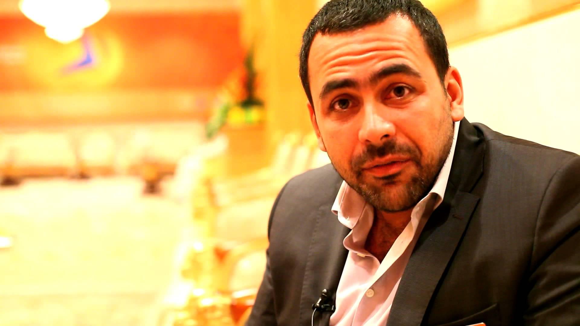 رغم المحاذير والاختباء.. “قفا” إعلاميي النظام لم يسلم في أميركا