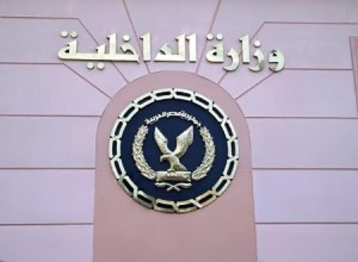أمين شرطة يطلق النار على أحد عمال الكارتة بموقف الوراق