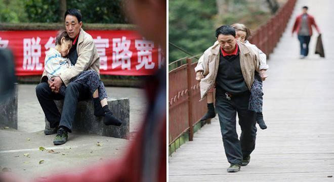 بالصورة.. صيني يحمل والدته المشلولة معه أينما ذهب