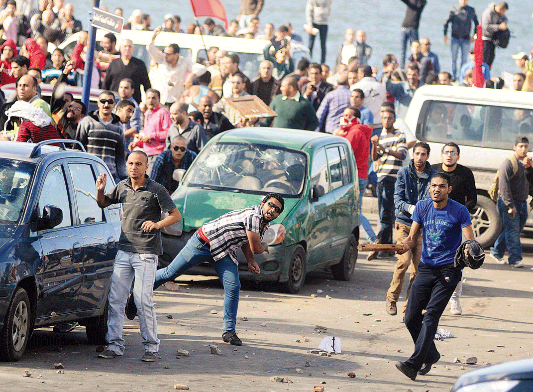 الإسكندرية : اشتباكات بين الإخوان و المعارضين بالخرطوش