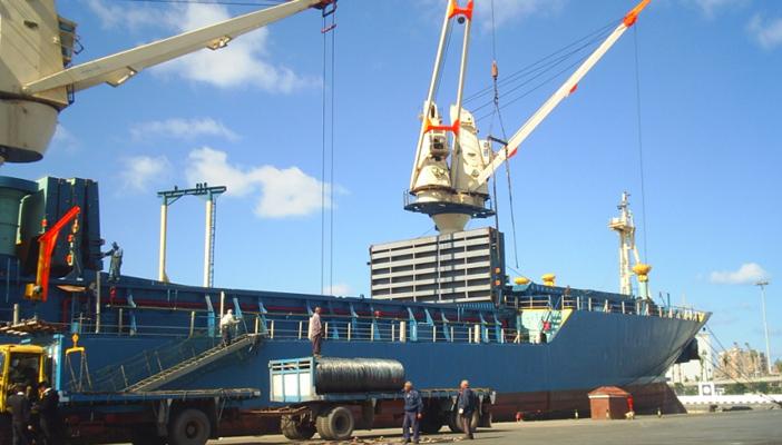 خبراء: استيراد الغاز القطري المسال عبر وسيط قد يحمل شبهة فساد