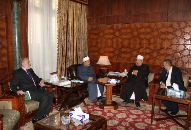 القرضاوي ينفي ترشحه لمشيخة الأزهر بعد حادث التسمم