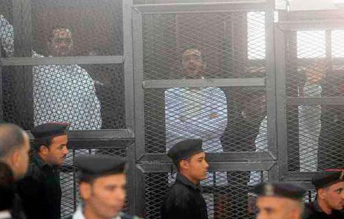 بعد تأييد حبسهم.. دومة وماهر وعادل : “يسقط يسقط حكم العسكر”