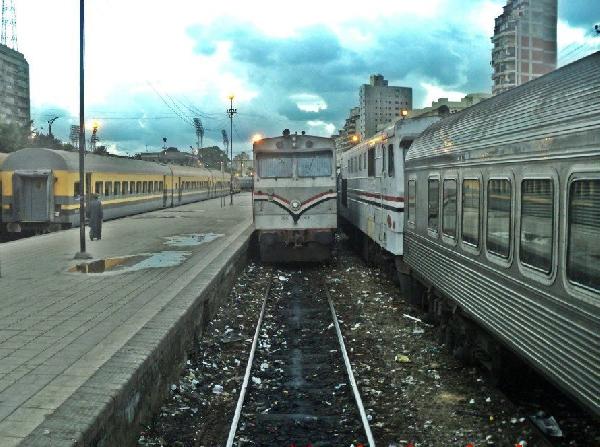 سائقو قطارات بورسعيد يعطلون حركه السير