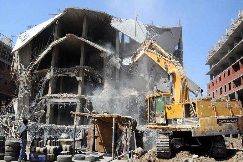 إزالة عقارات مخالفة بالمعادي وبداخلها الأهالي وسقوط قتلى