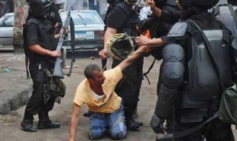 لوس أنجلوس تايمز: قمع السيسي لن يعيد الاستقرار بمصر