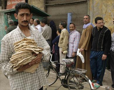 “دعم اتخاذ القرار”: تراجع ثقة المصريين بالاقتصاد والحالة المعيشية