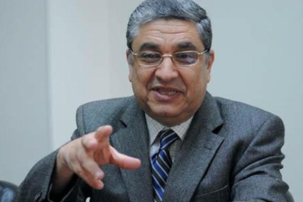 فيديو..وزير الكهرباء: النور قاطع عندي الآن