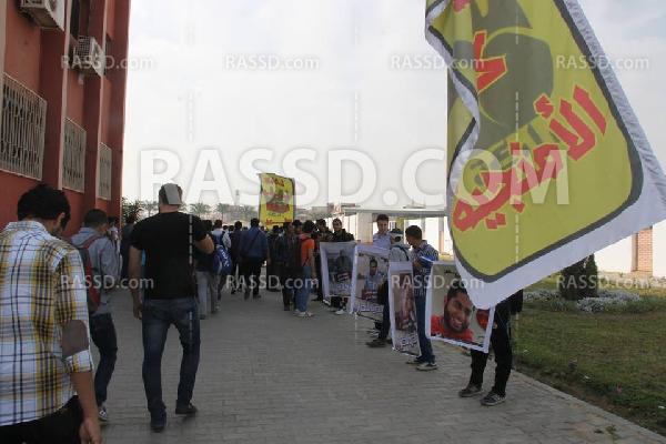 سلسلة بشرية لطلاب ضد الانقلاب بالعاشر من رمضان