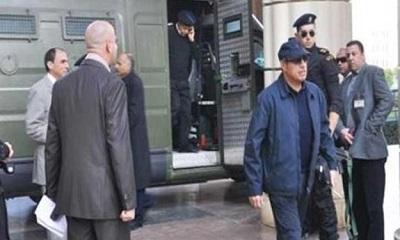 وصول العادلي ومساعديه لأكاديمية الشرطة في “محاكمة القرن”