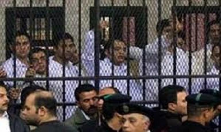 تأجيل محاكمة مراسلي الجزيرة وآخرين لـ ٢٢ أبريل