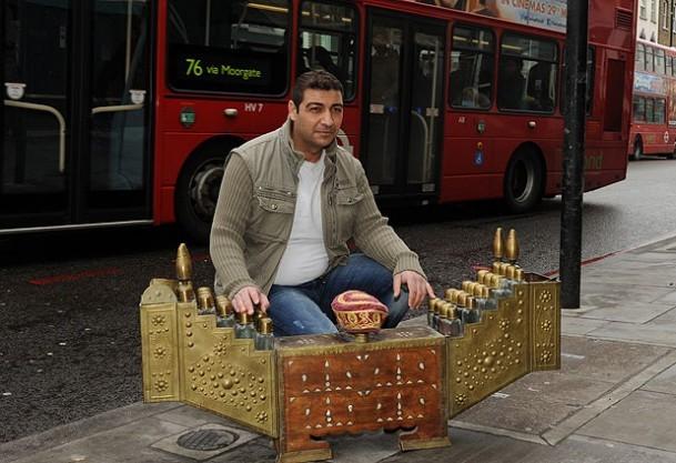 ماسح أحذية يكسب دعوة  ضد القنصلية البريطانية