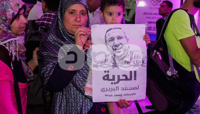 بالصور.. وقفة لأهالي الصحفيين المعتقلين أثناء الاحتفال الماسي للنقابة