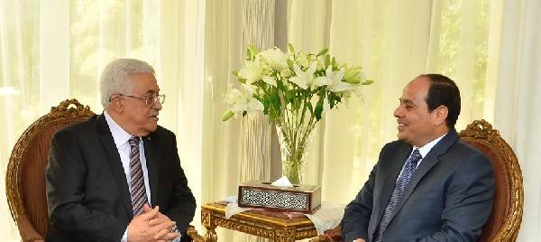 عباس للسيسي: مصر تتجه للنهاية السعيدة