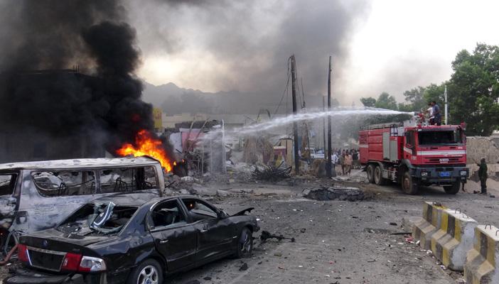 انفجار بعدن يقتل 5 جنود بالجيش اليمني الموالي للرئيس هادي