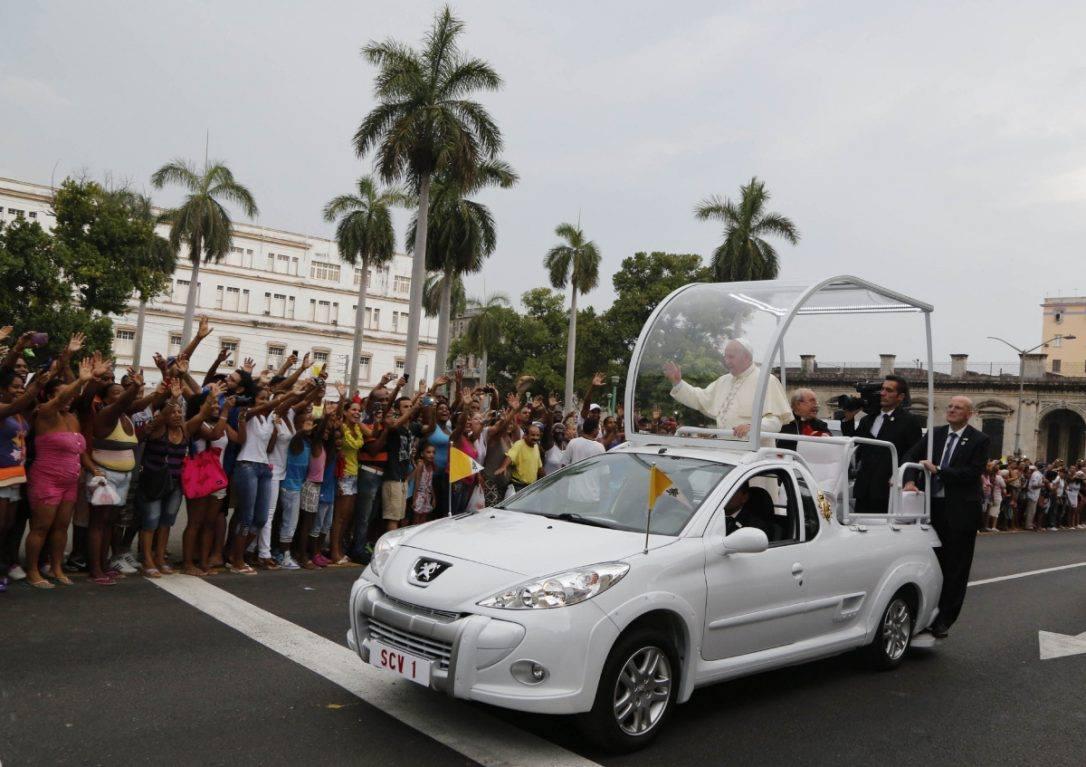 صحيفة: بابا الفاتيكان يستغنى عن سيارته المكشوفة أثناء زيارته لمصر
