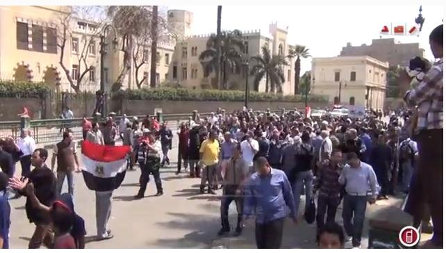 خطيب التحرير يقود مسيرة من التحرير إلى الاتحادية