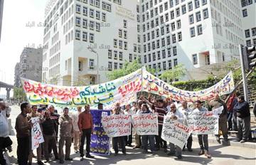 وقفة لمستوردي قطع غيار السيارات أمام “مالية الانقلاب”