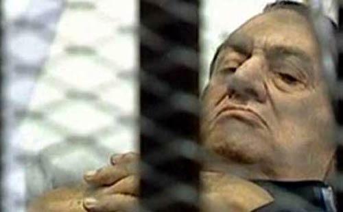 النيابة العامة تطلب تقارير الحالة الصحية لمبارك