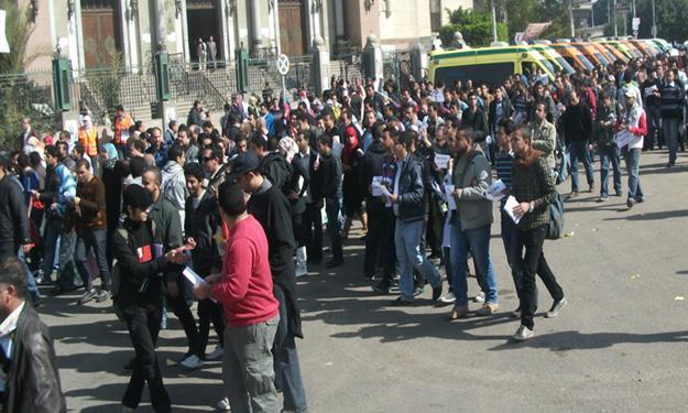 طلاب جامعة عين شمس “شمال يمين عايزين شركة تأمين”