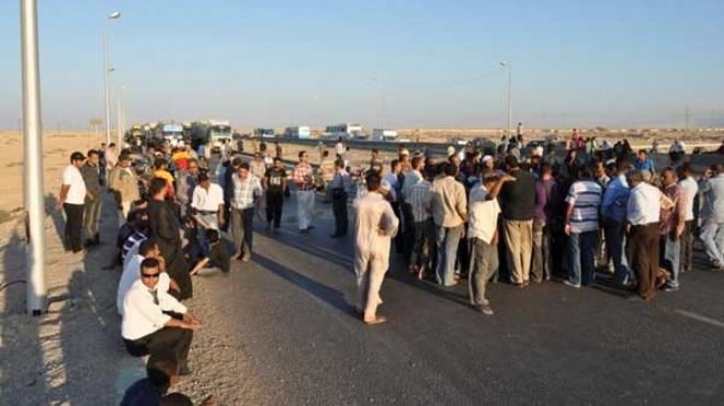 طلاب جامعة سوهاج يستغيثون بالمحافظ لفتح الطريق