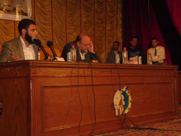 بالصور..بكار يحذر مرسي من إيران بجامعة الفيوم