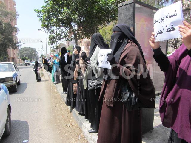 سلسلة بشرية صباحية لنساء ضد الانقلاب ببورسعيد