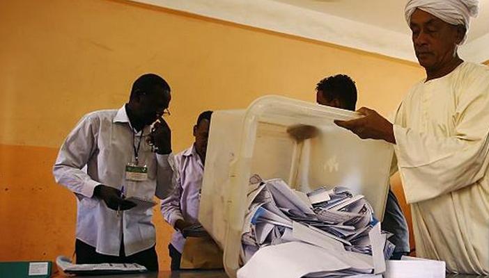 بدء عمليات فرز الأصوات في الانتخابات السودانية