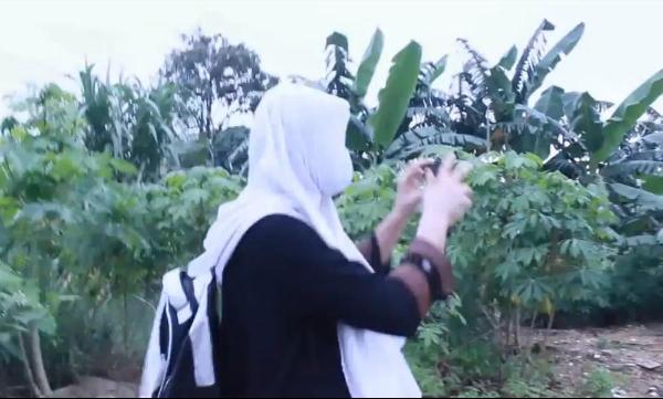 فيديو كوميدي عن أفعال الفتيات في التظاهرات