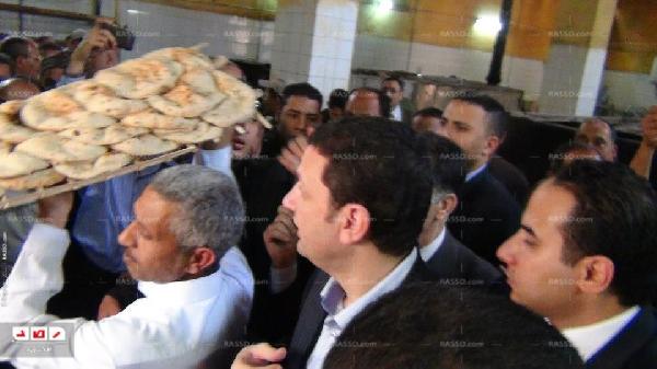 وزير التموين يدرس سحب حصص المستودعات واعطائها للمخابز